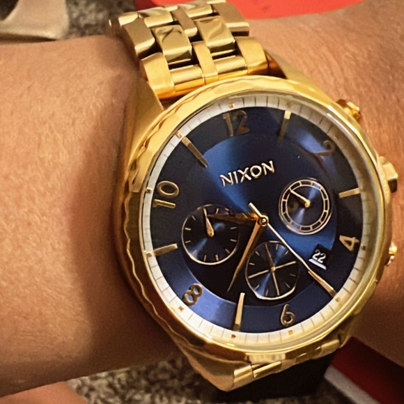 Nixon Women's 'Minx Chrono' Quartz Stainless Steel Automatic Watch - Picture 10 of 11